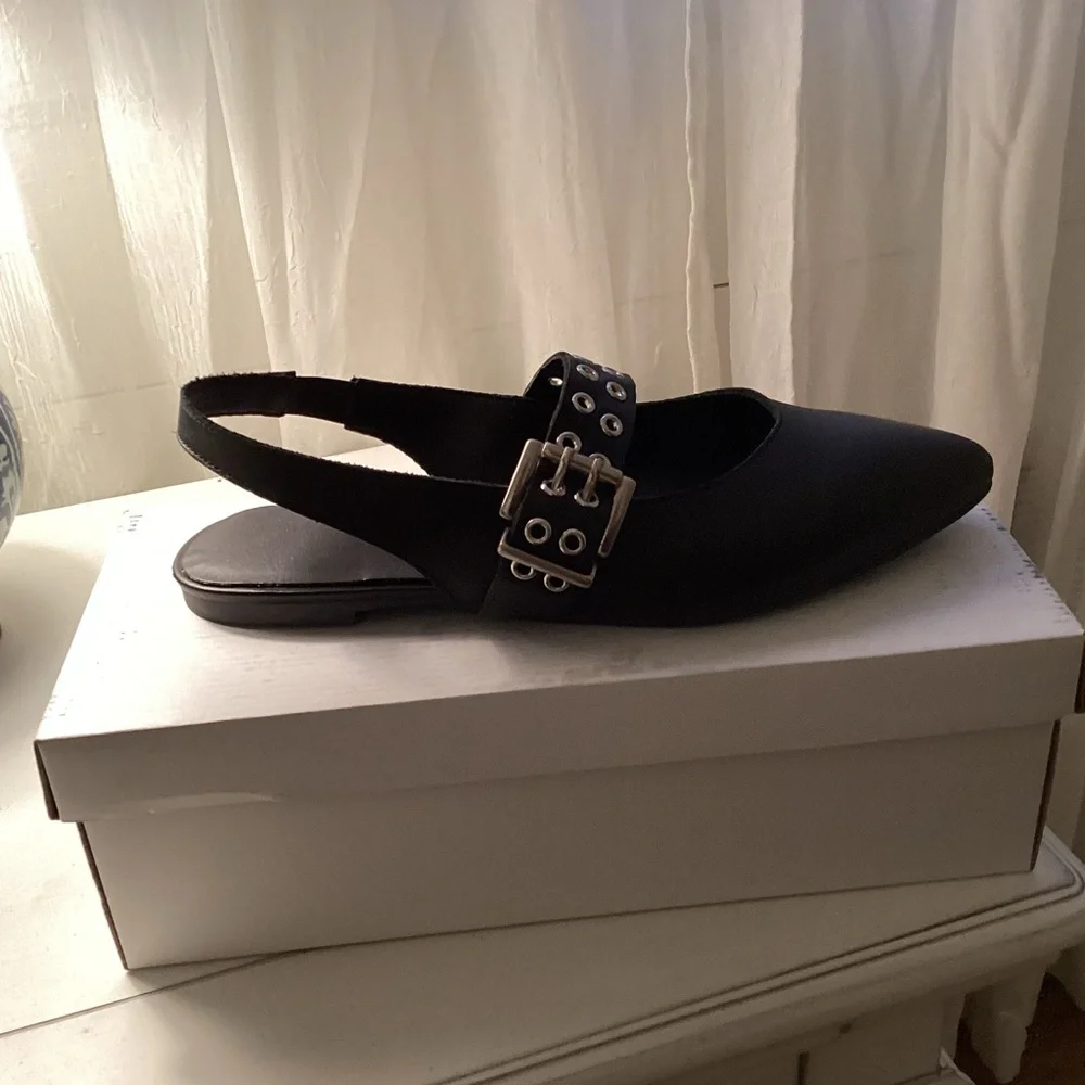 Stylish Black Leather Slingback Flats with Buckle Detail